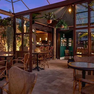 4* מלון Tb Place